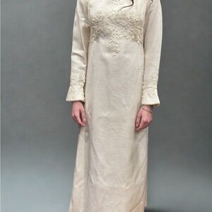 Gorgeous Vintage 1960s Wedding Gown Dress Minimal White with Lace
